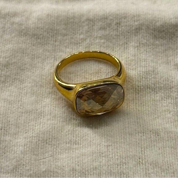 Jewelry - Gold plated cocktail ring
